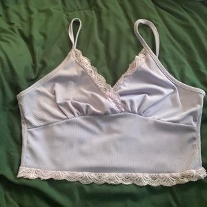 Lavender cropped tanktop with lace
